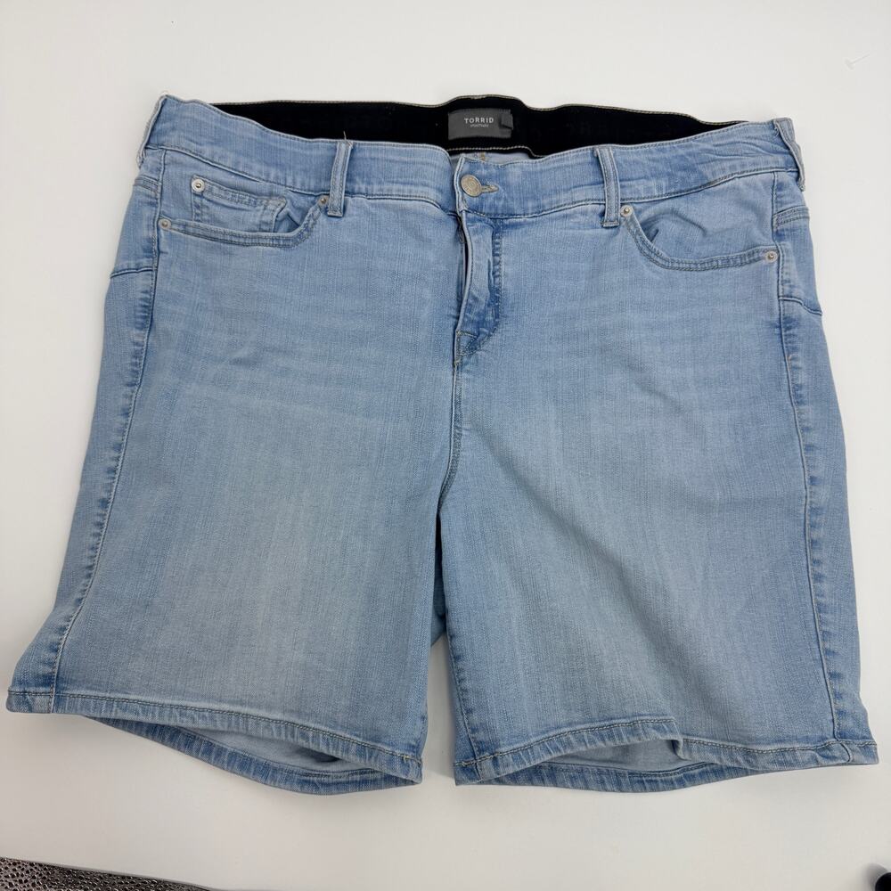 Torrid Bombshell Premium Stretch High-Rise Short 8 Inch Inseam Womens Plus 22
